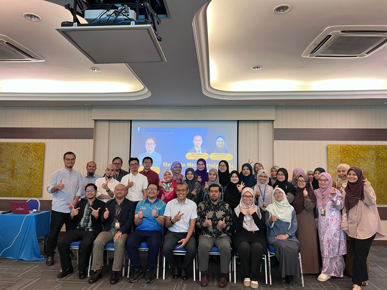 Bengkel 'Step into Micro-Credentials: Your First Move' yang telah disampaikan oleh Dr. Daing Mohamad Nafiz Daing Idris, Timbalan Pengarah PSPE pada 10 September 2024 bertempat di Dewan Bankuet Canseleri UMPSA Kampus Gambang